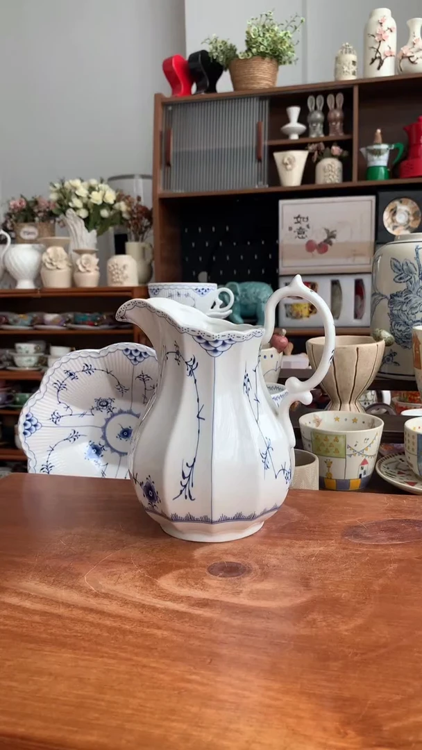 瓷【唐草纹】奶花花瓶