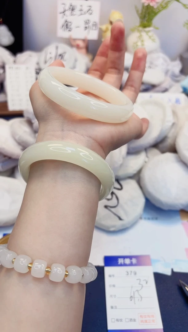 【闪购商品】石英质玉手镯未镶嵌379-玉兰白-圈口61