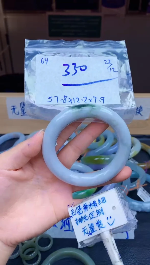 未镶嵌定制翡翠64毛货需精细抛光手镯拍一发一