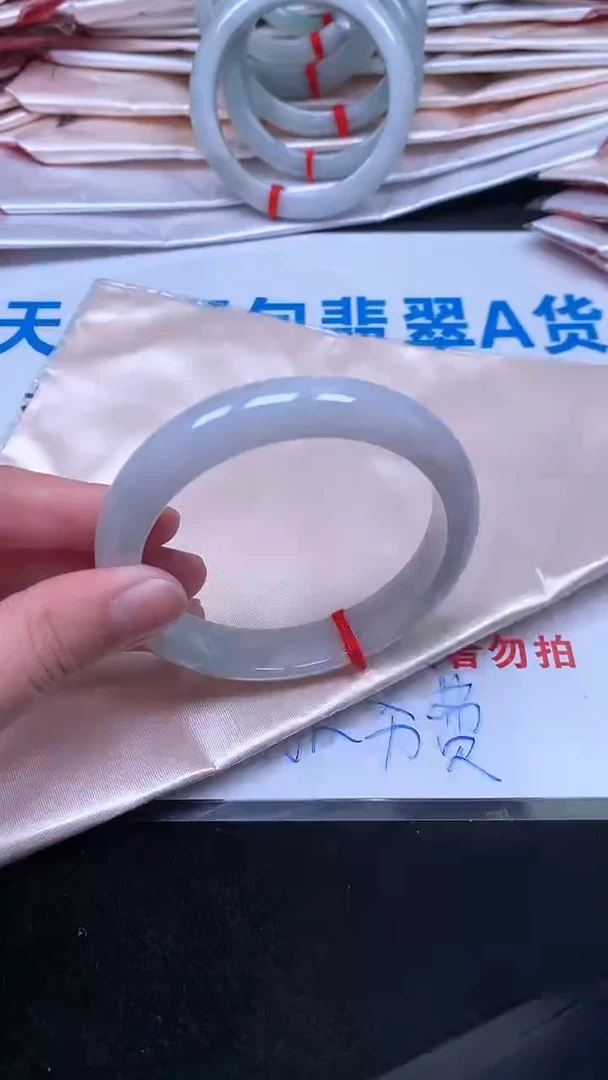 未镶嵌手镯翡翠.