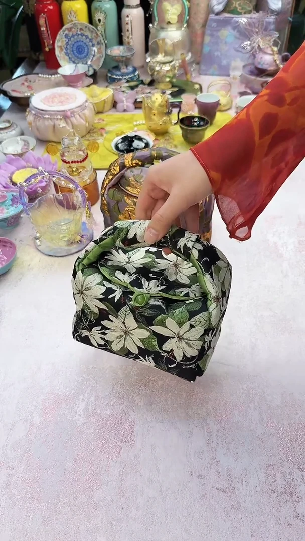 107绿色花朵茶事包