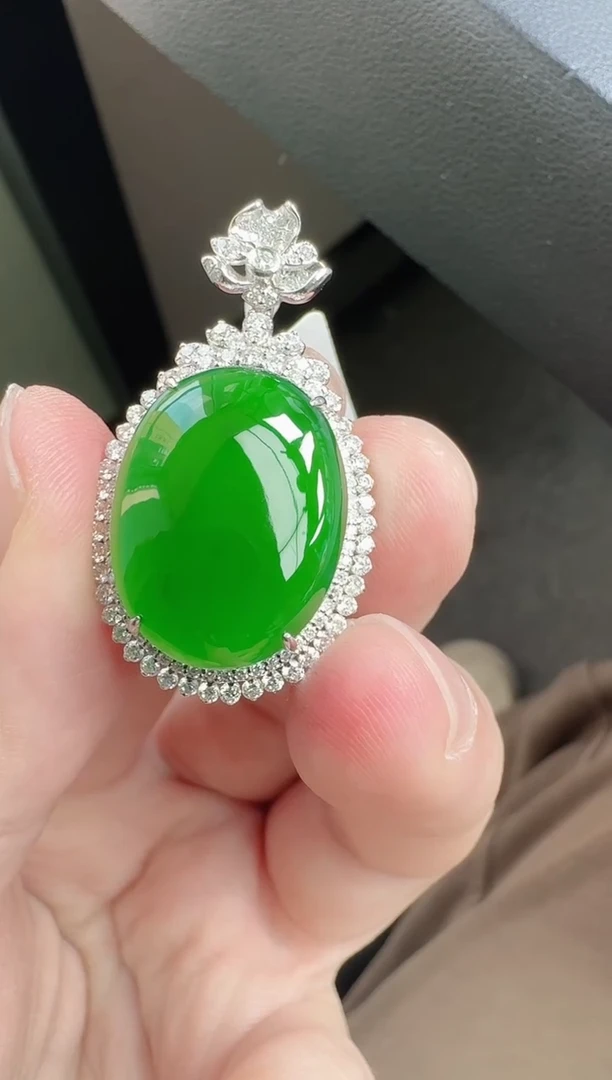 颈饰18K金镶嵌翡翠寄售回流，24小时鉴赏期