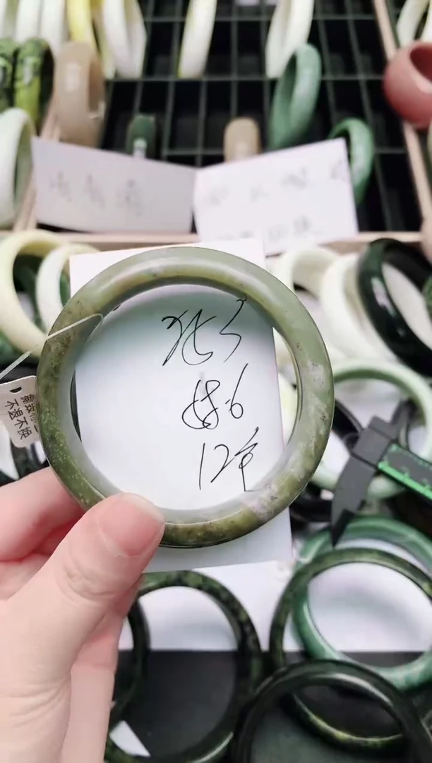 石英质玉未镶嵌手镯253
