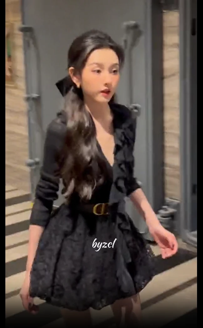 宋祖儿同款2025早秋新款黑色V领荷叶边针织衫上衣显瘦半身裙套装