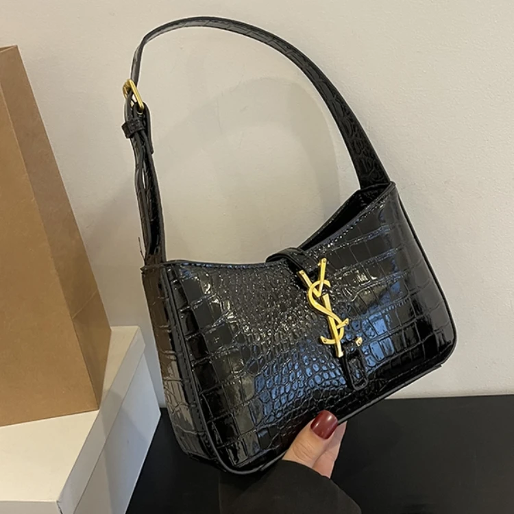 香港正品精选轻奢挂钩腋下包包装单肩拉链铆钉日韩车缝线都市简约