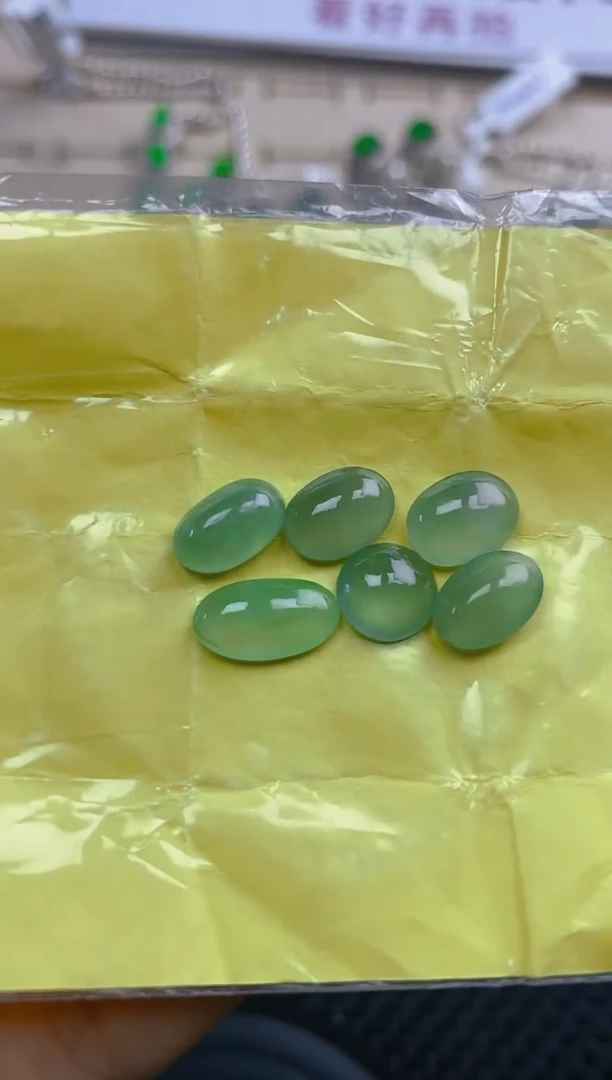 定制翡翠未镶嵌天然翡翠蛋面106