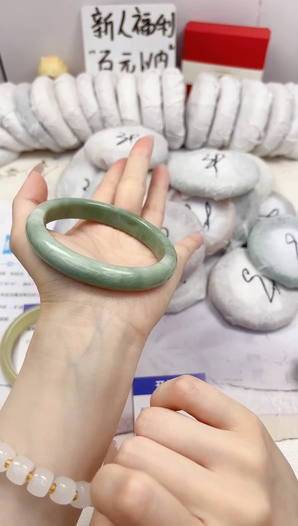 石英质玉手镯未镶嵌271-翠玉-圈口64