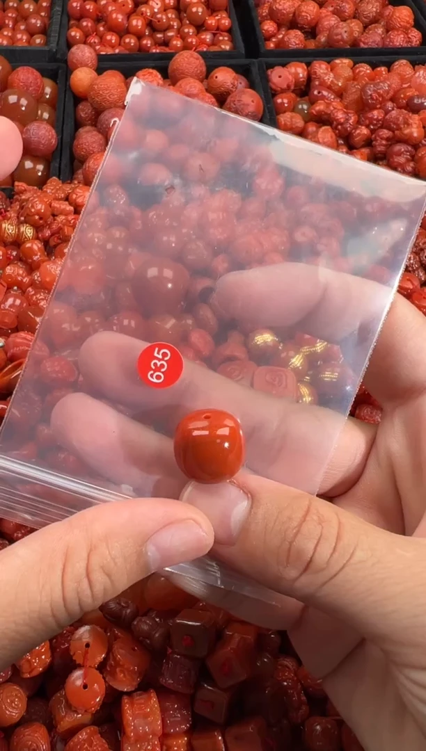 南红玛瑙未镶嵌颈饰1