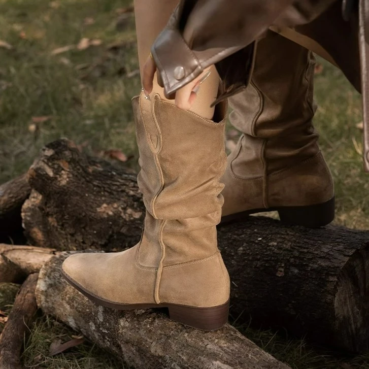 腿精利器~美拉德靴子尖头中筒靴棕色女靴褶皱堆堆靴卡其色牛仔靴