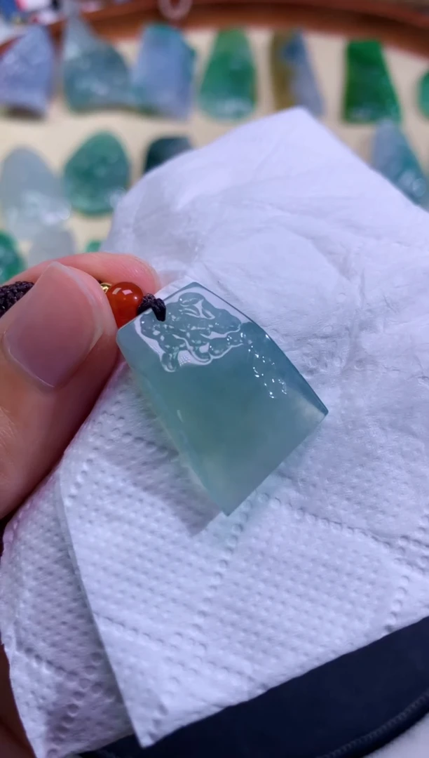 颈饰未镶嵌翡翠