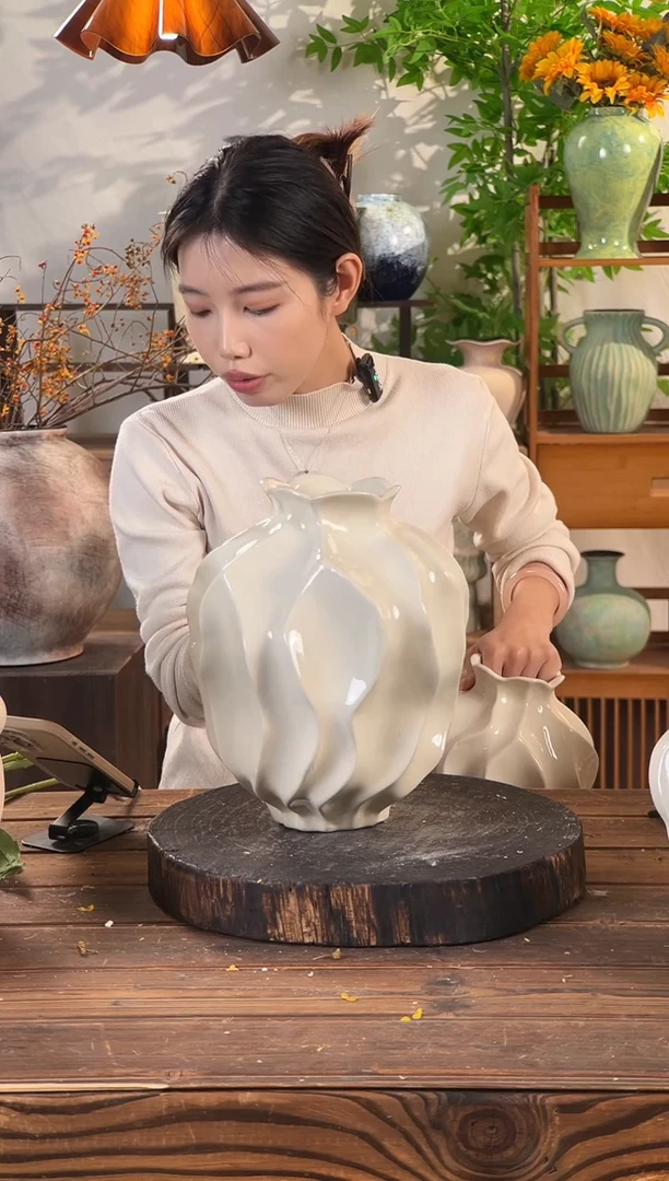 丝瓜纹白色陶瓷花瓶大号