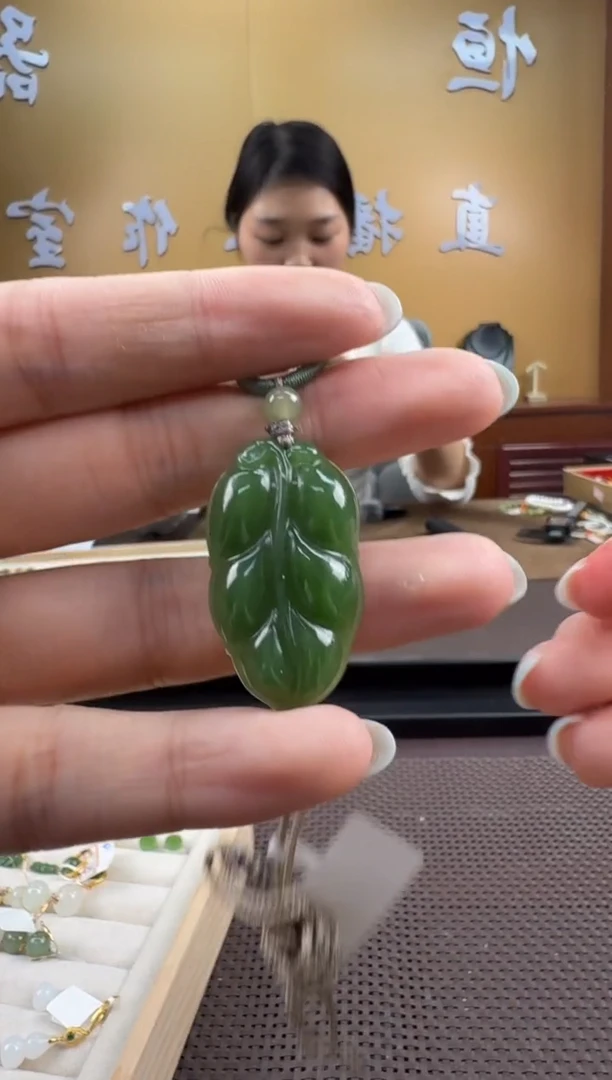 颈饰未镶嵌和田玉挂件
