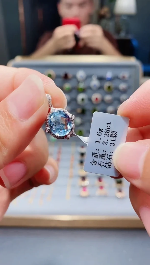 铂Pt950镶嵌颈饰海蓝宝石2.28.