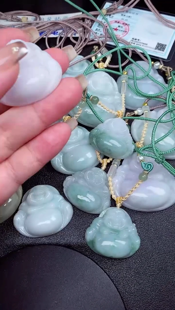 翡翠未镶嵌颈饰小*?送个翡翠福利。小葫芦呢，感谢