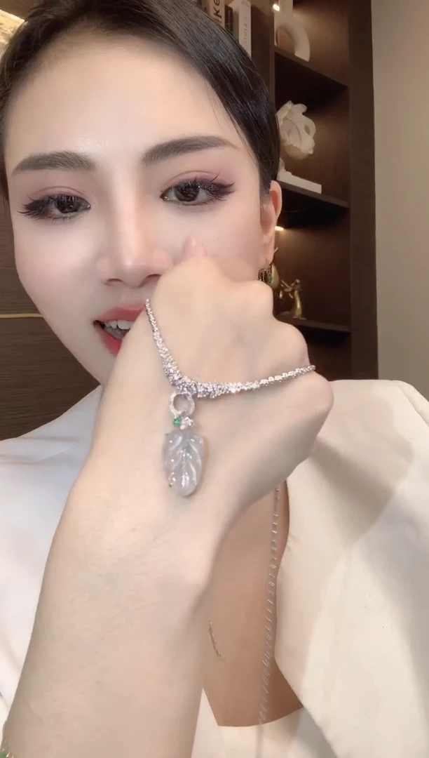 吊坠(不含链)18K金镶嵌翡翠A44