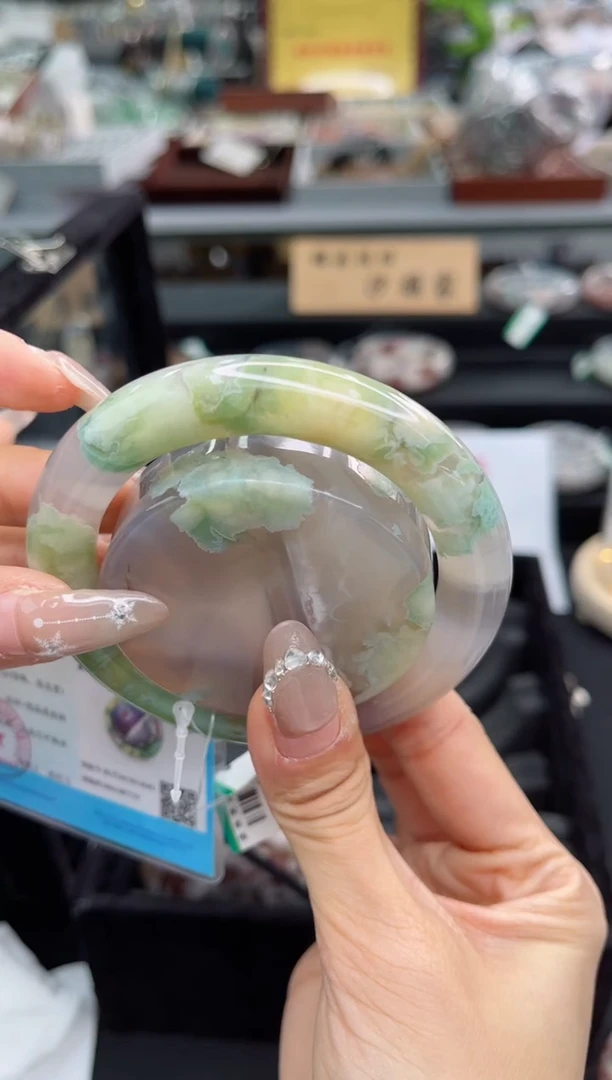 【闪购商品】石英质玉手镯未镶嵌58圈口（赠品镯心）8S8635