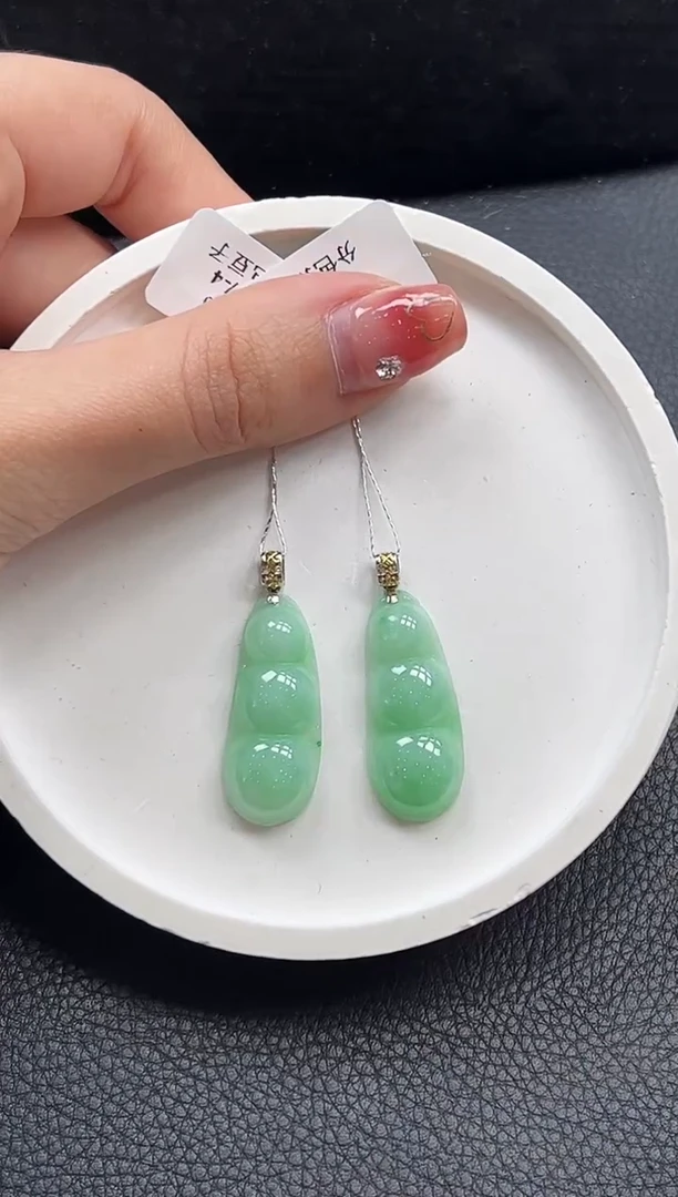 【闪购商品】翡翠颈饰18K金镶嵌福豆多样性发1件