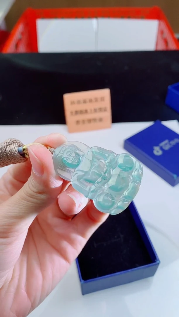 颈饰未镶嵌翡翠   ·