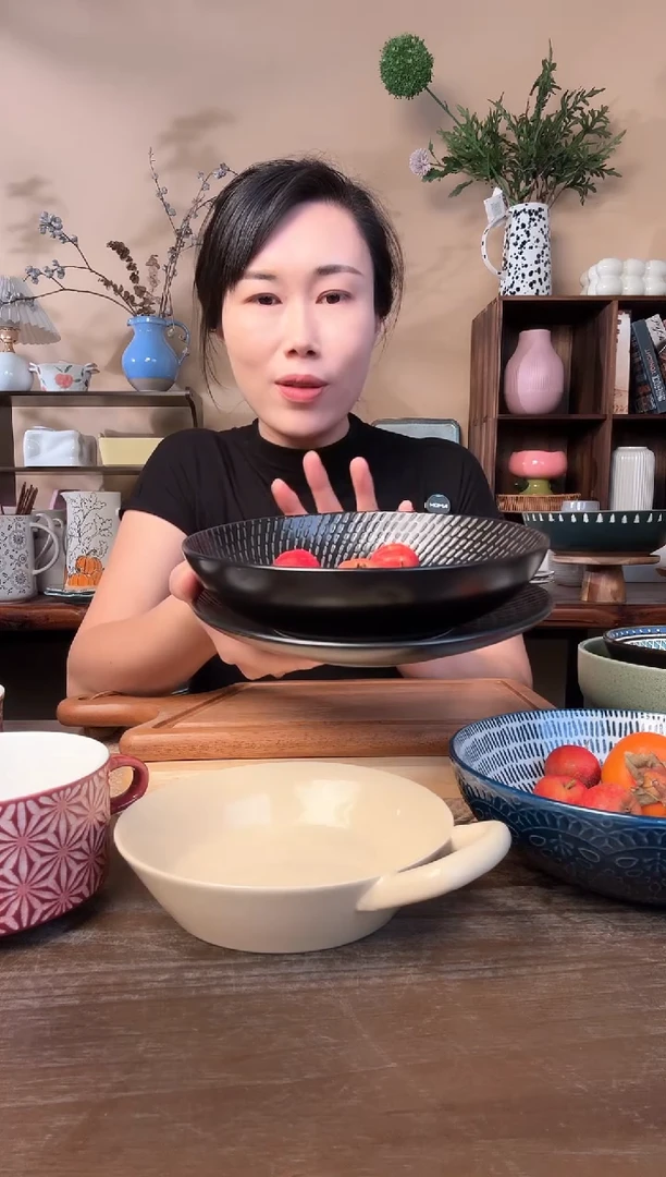 8英寸浮雕黑碗盘微瑕