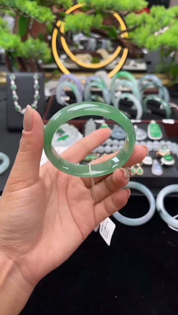 未镶嵌手镯翡翠手镯