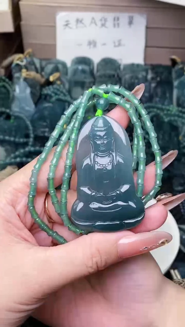 颈饰未镶嵌翡翠