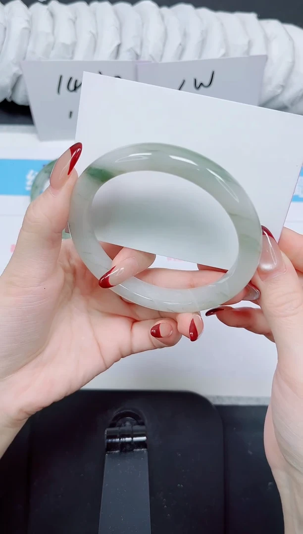 【闪购商品】石英质玉手镯未镶嵌73