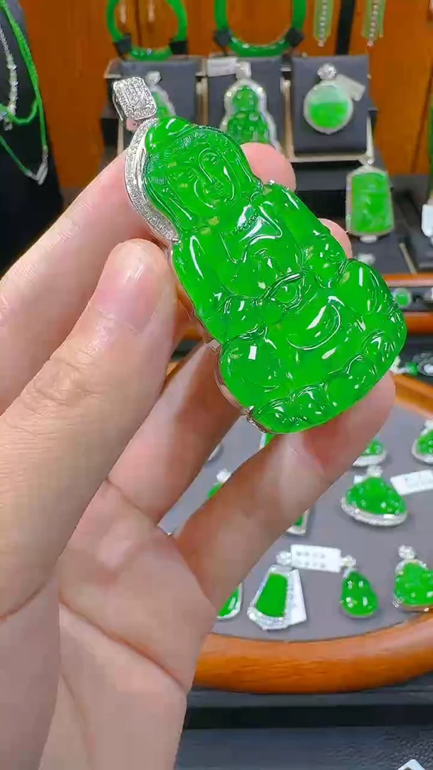 翡翠18K金镶嵌吊坠(赠链)曹****烤天然A货翡翠