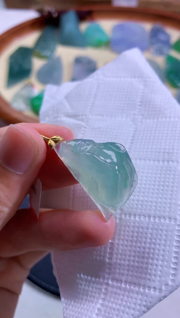 颈饰未镶嵌翡翠