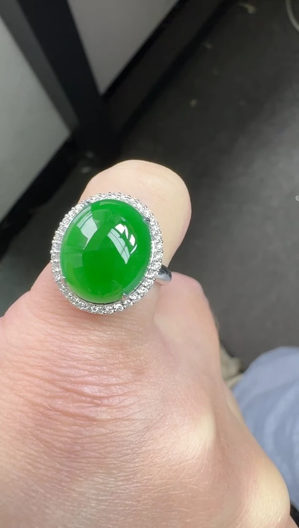 18K金镶嵌戒指翡翠如*寄售回流，24小时鉴赏期