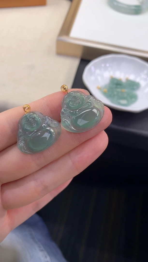 翡翠18K金镶嵌颈饰FA147 翡翠佛公 多样性发其一