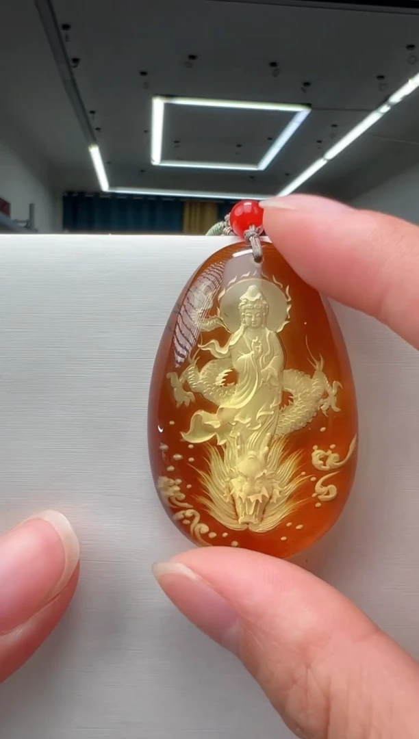 未镶嵌颈饰琥珀观音
