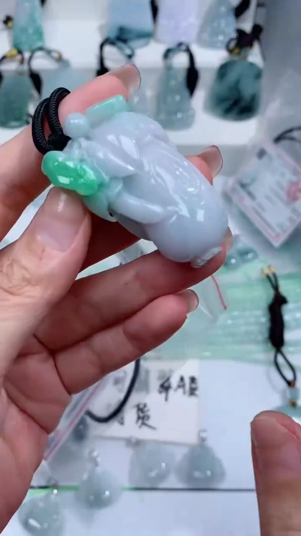 颈饰未镶嵌翡翠吊坠