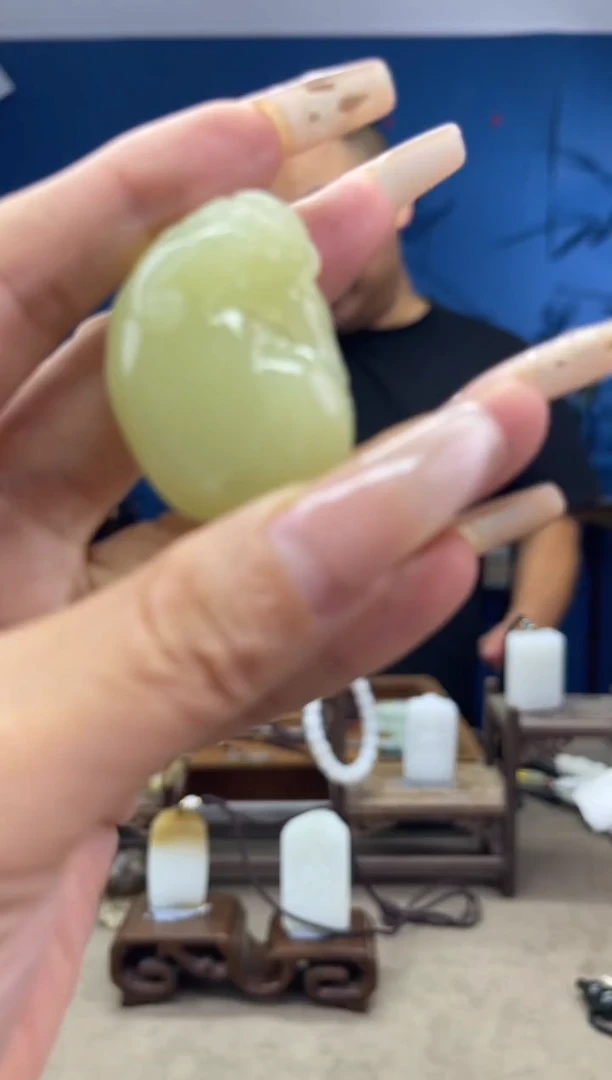 和田玉未镶嵌颈饰1