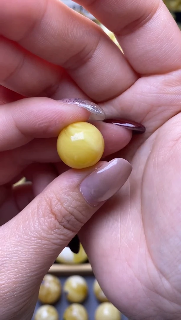 【闪购商品】琥珀裸石未镶嵌月.33