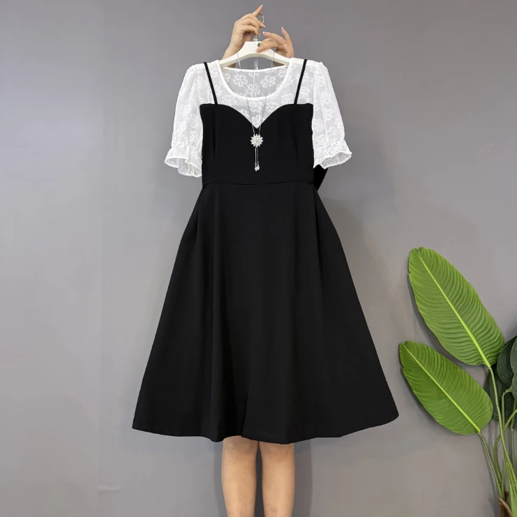 新款大码洋气微胖遮肉网红拼接纯色遮肉假两件简约圆领连衣裙