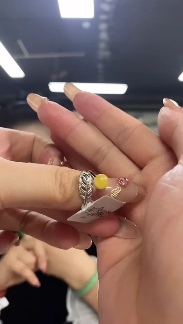 【闪购商品】蜜蜡裸石未镶嵌多样性发其一颜色微差