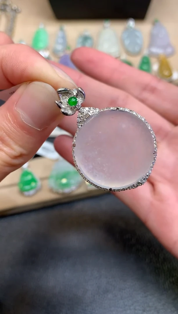 【闪购商品】翡翠颈饰18K金镶嵌无事牌【无服务费】