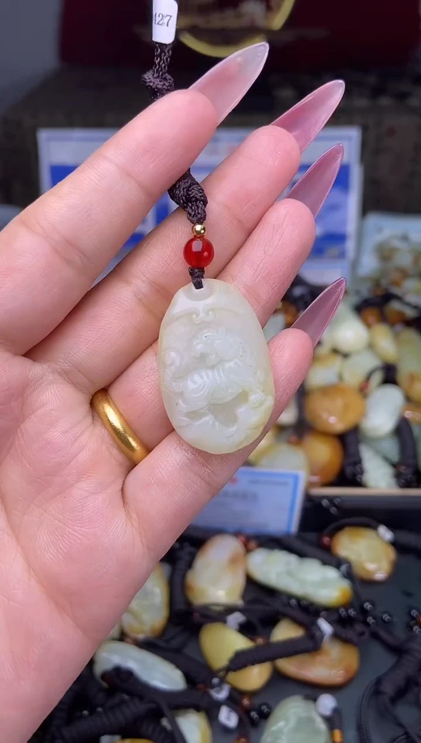 和田玉未镶嵌颈饰1