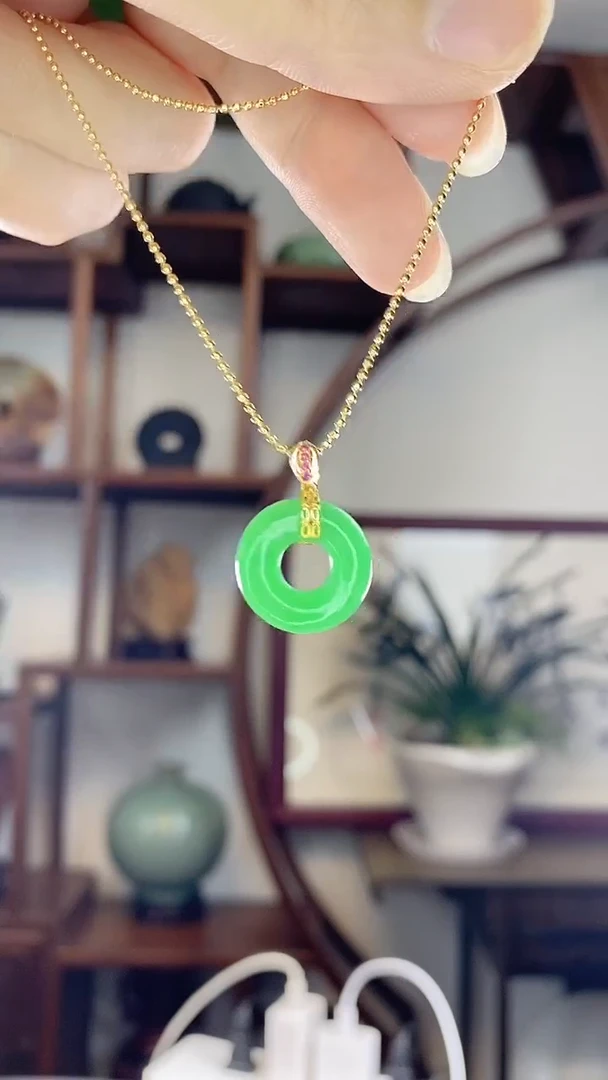 翡翠未镶嵌吊坠(赠链)X28小甜甜圈