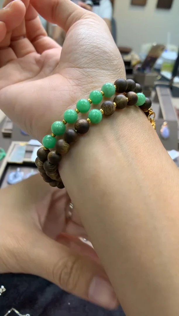 颈饰未镶嵌翡翠手串