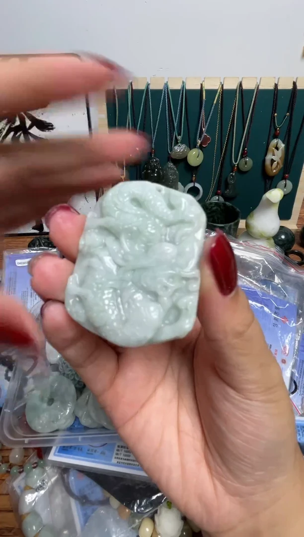 吊坠(赠链)未镶嵌翡翠龙牌吊坠