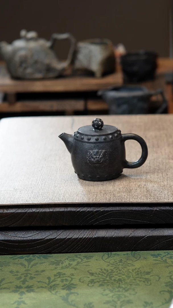 柯荣盛老师作品冰碛岩重工雕刻兽鼓壶