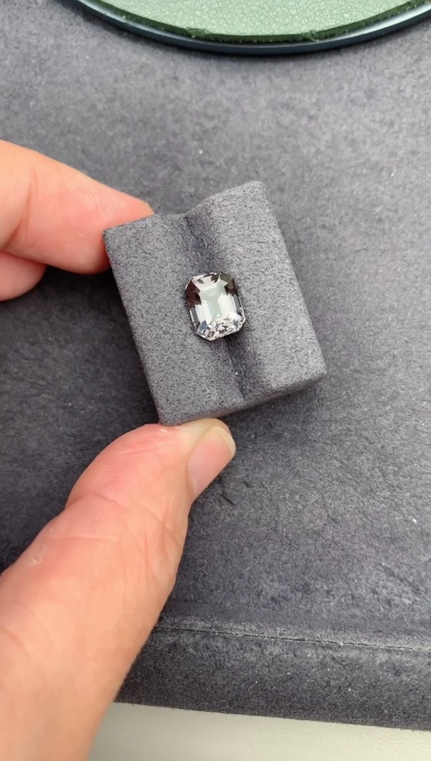 裸石尖晶石3.1ct灰尖晶石BC