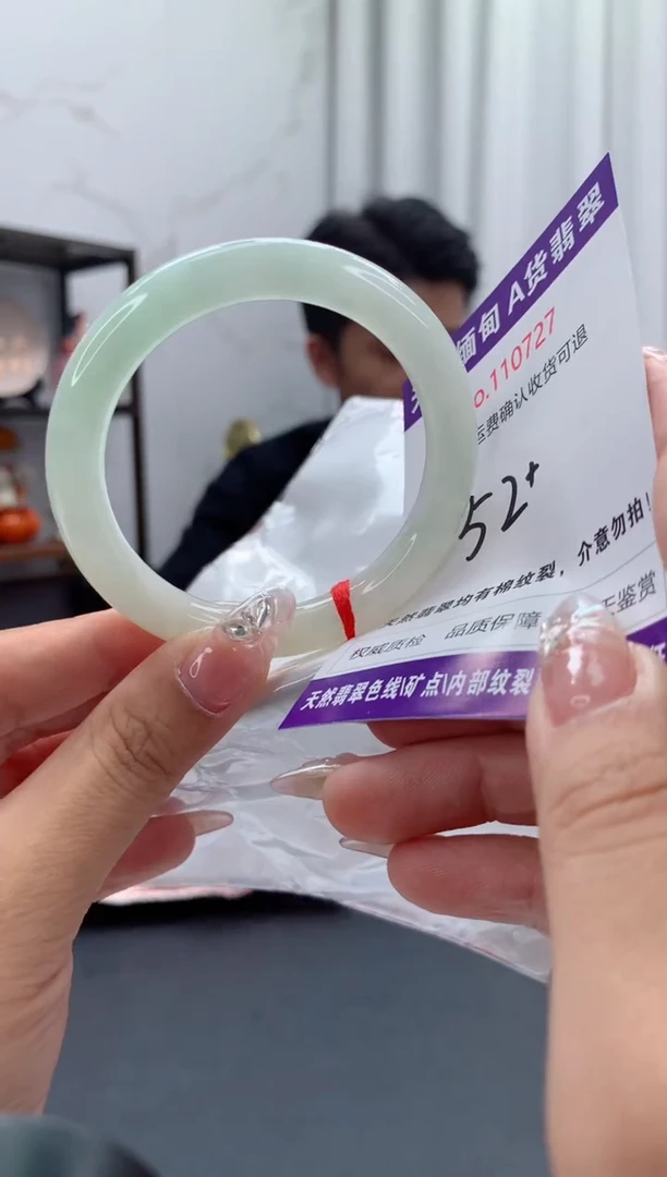 未镶嵌手镯翡翠有纹，完美者勿拍