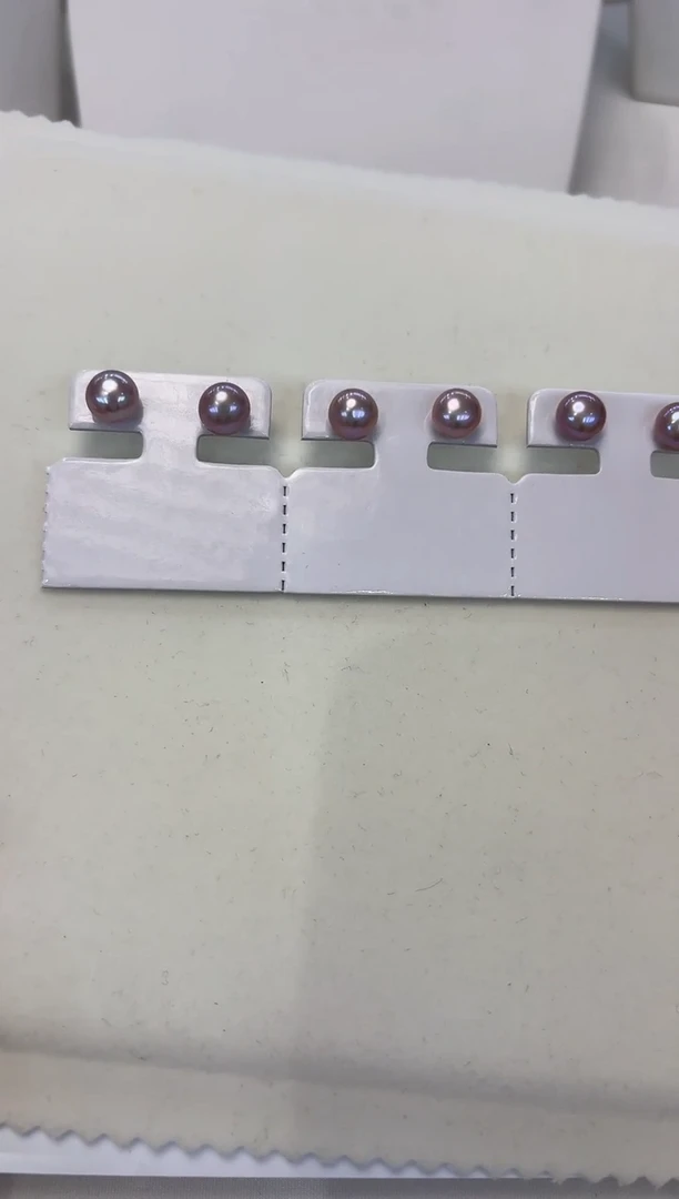 银S925镶嵌淡水珍珠耳饰8-9MM随机发一对