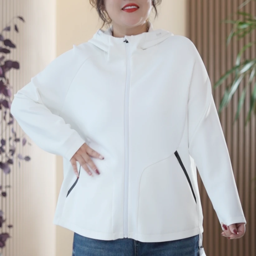 牛奶50D四面高弹呼吸软壳衣女大码外套连帽显瘦爽滑秋季冲锋衣