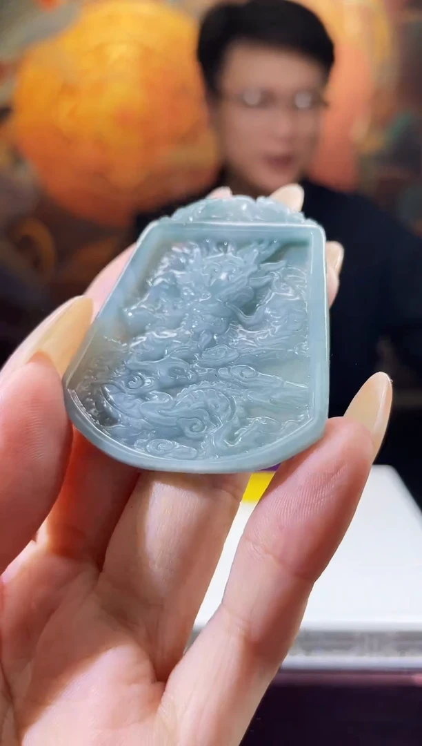 翡翠未镶嵌颈饰多样性发其一