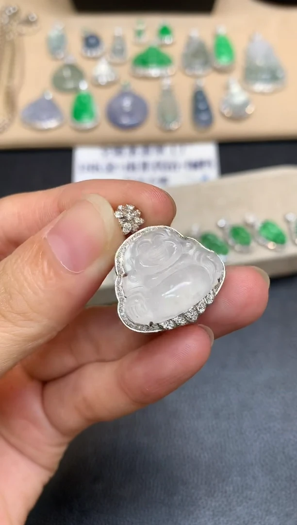 颈饰18K金镶嵌翡翠佛公【无服务费【48小时鉴赏期】