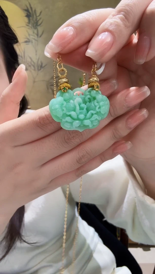 颈饰未镶嵌翡翠吊坠