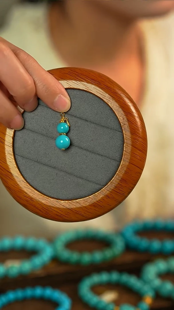 18K金镶嵌绿松石吊坠葫芦